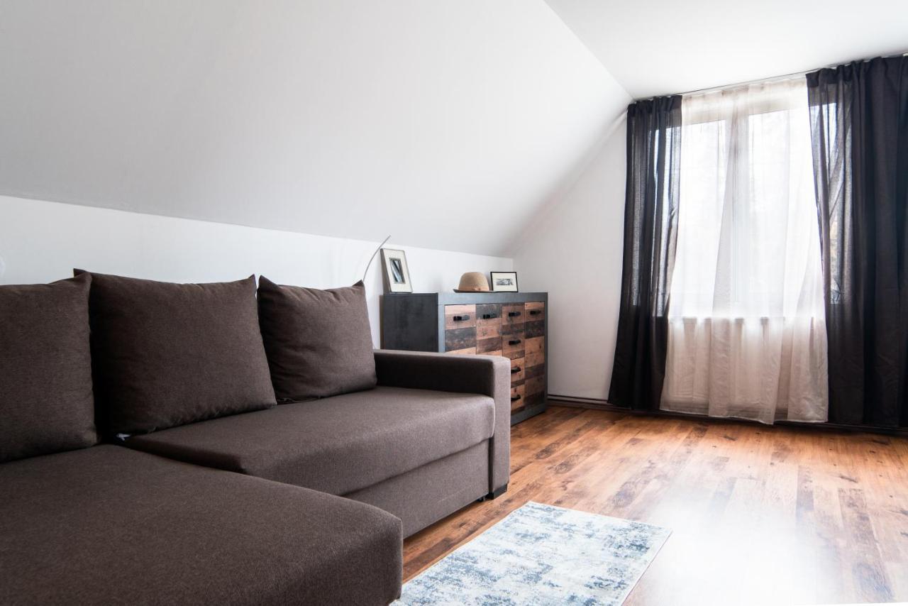 Imado Vendeghaz Lägenhet Cernat Exteriör bild